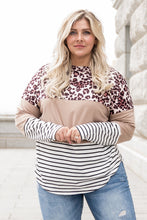 Load image into Gallery viewer, Plus Size Mixed Print Color Block Curved Hem Top
